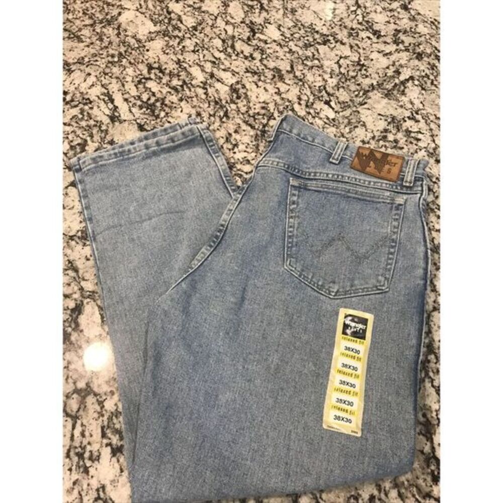 New Wrangler Blues Mens 38X30 Blue Straight Leg Relaxed Fit Cotton Light Wash